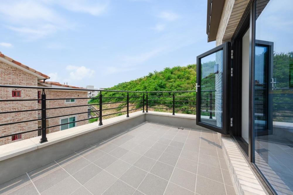 Gangneung Gyeongpo 345 Pool Villa Exterior photo