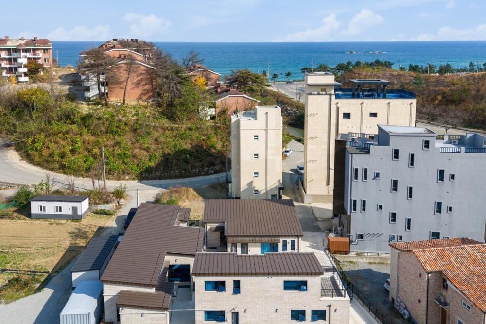 Gangneung Gyeongpo 345 Pool Villa Exterior photo